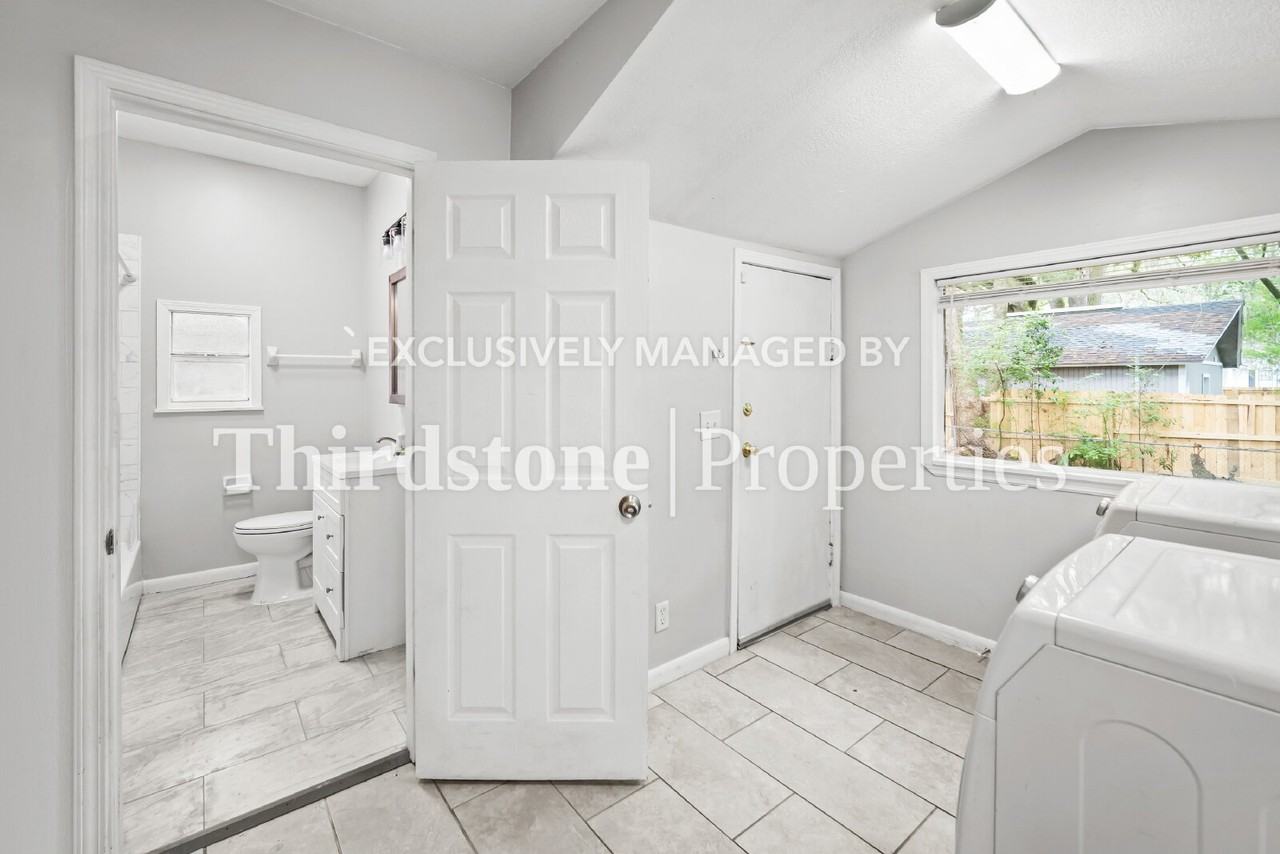 3053 Gilmore St - Photo 5 of 22