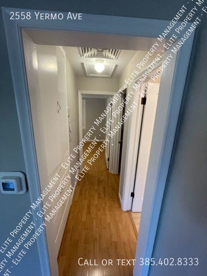 2558 E Yermo Ave - Photo 5 of 12