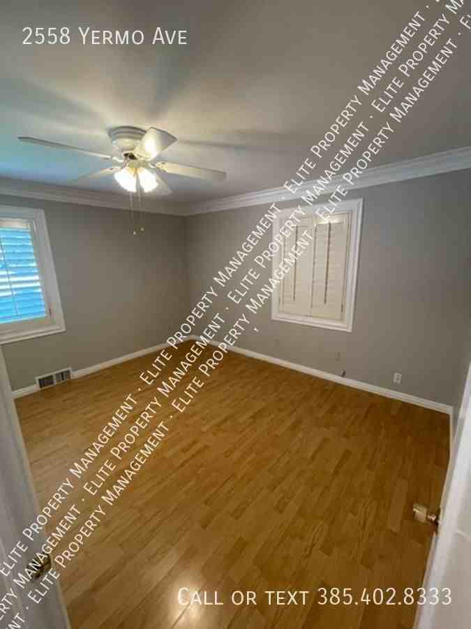 2558 E Yermo Ave - Photo 6 of 12