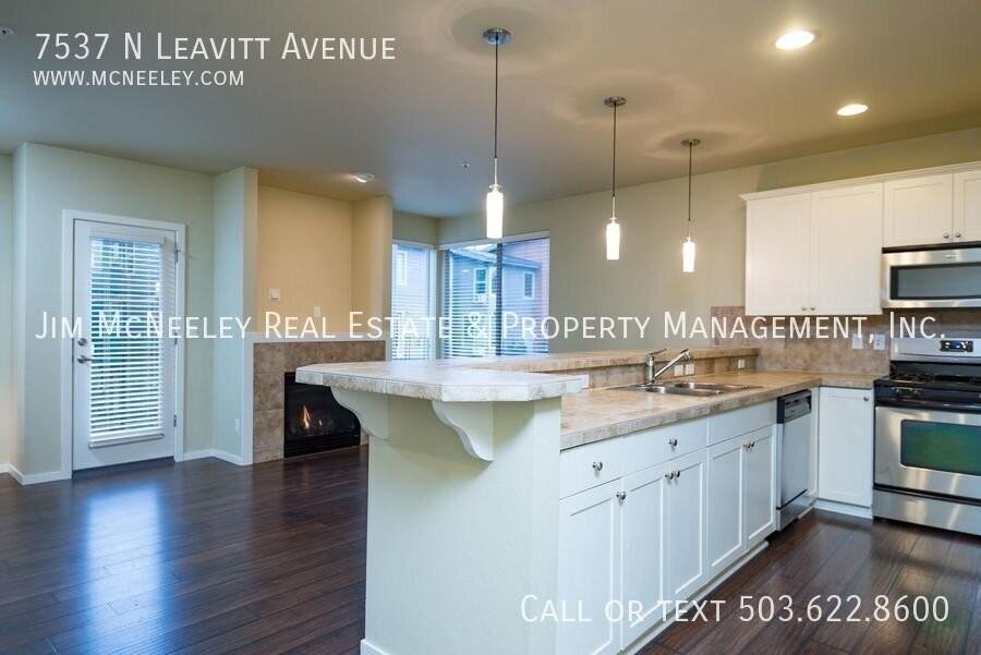 7537 N Leavitt Ave - Photo 7 of 30