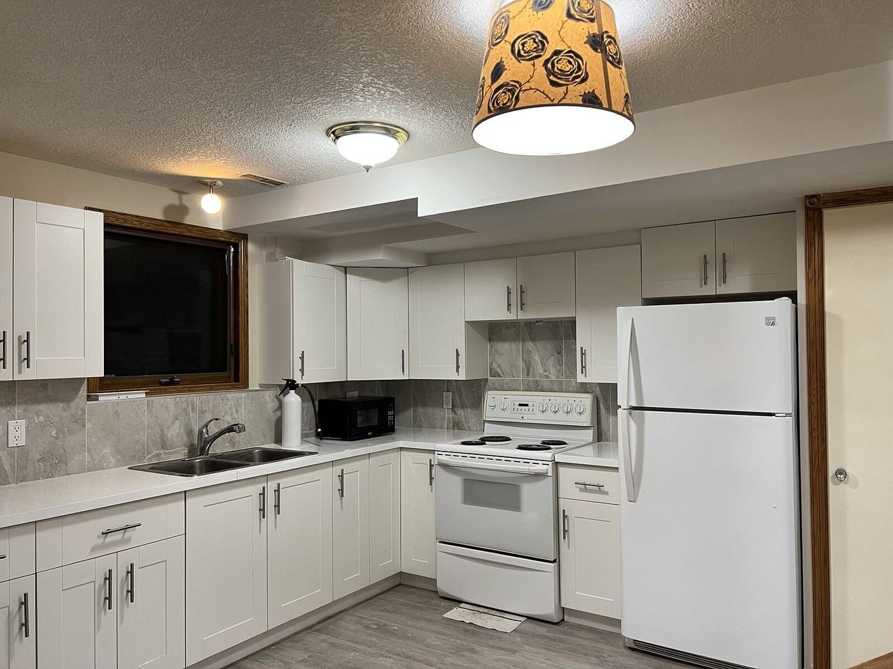 1433 19 St Nw - Photo 4 of 5
