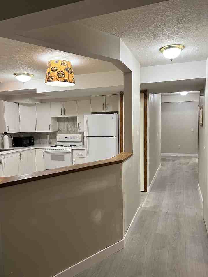 1433 19 St Nw - Photo 5 of 5