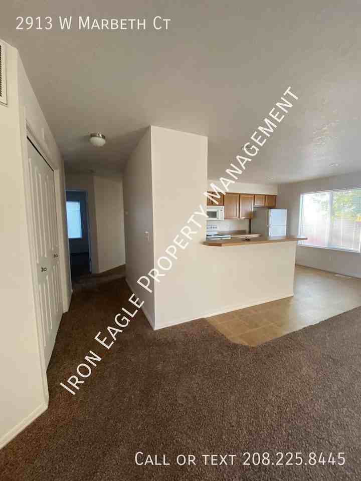 2913 W Marbeth Ct - Photo 3 of 13