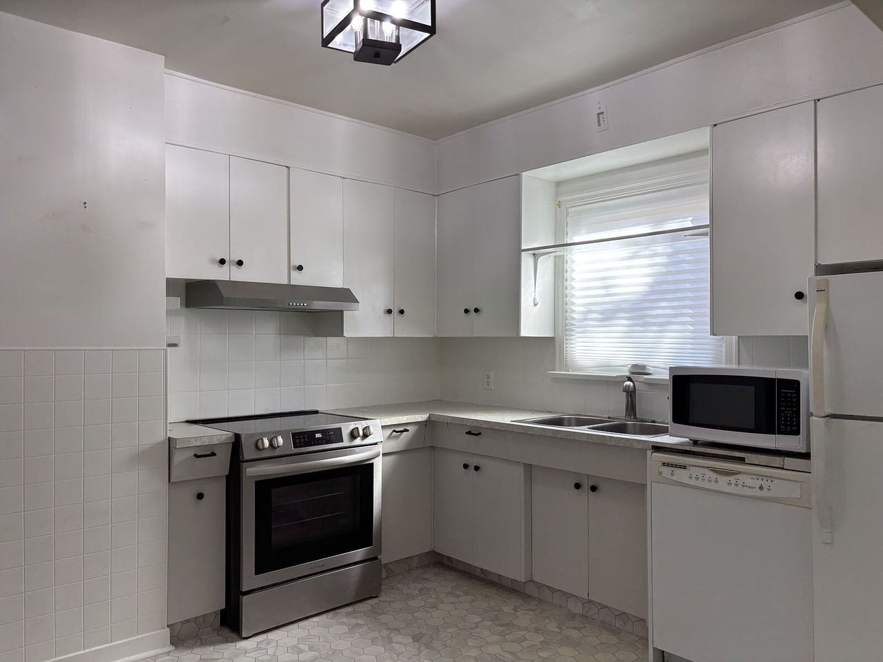 10147 81 St Nw - Photo 4 of 21