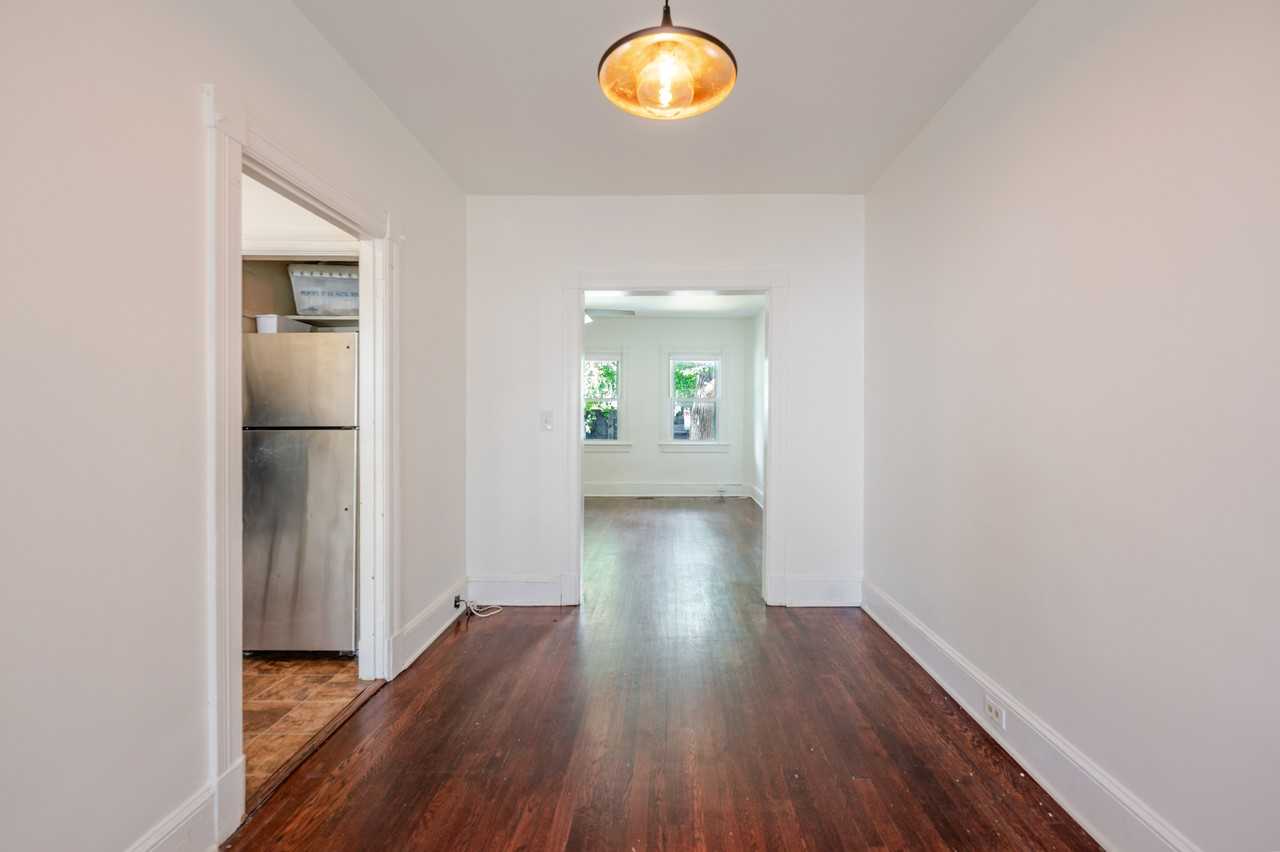 1109 Abbey Pl Ne - Photo 5 of 48