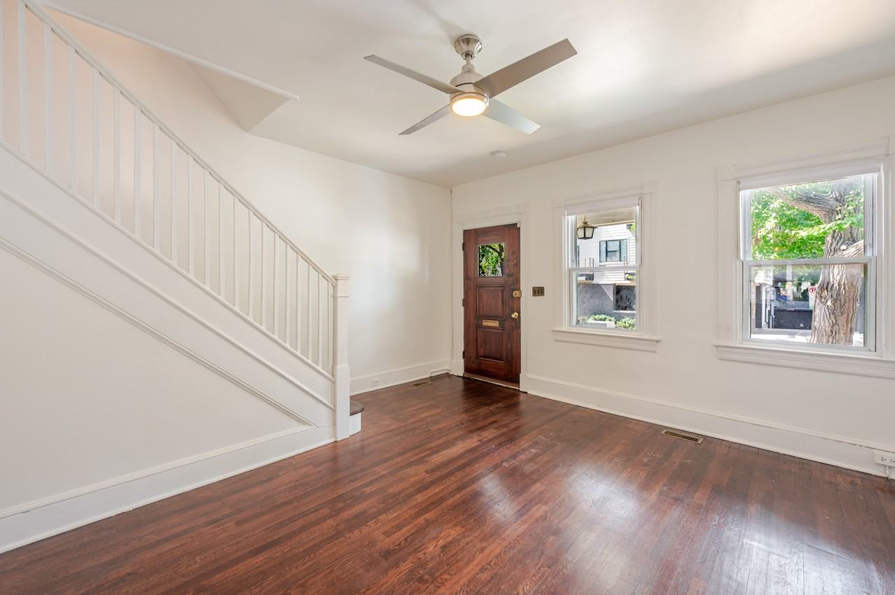1109 Abbey Pl Ne - Photo 7 of 48