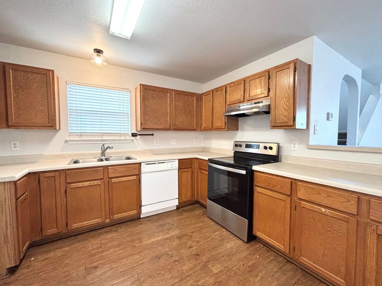 4015 Desert Cir - Photo 3 of 17
