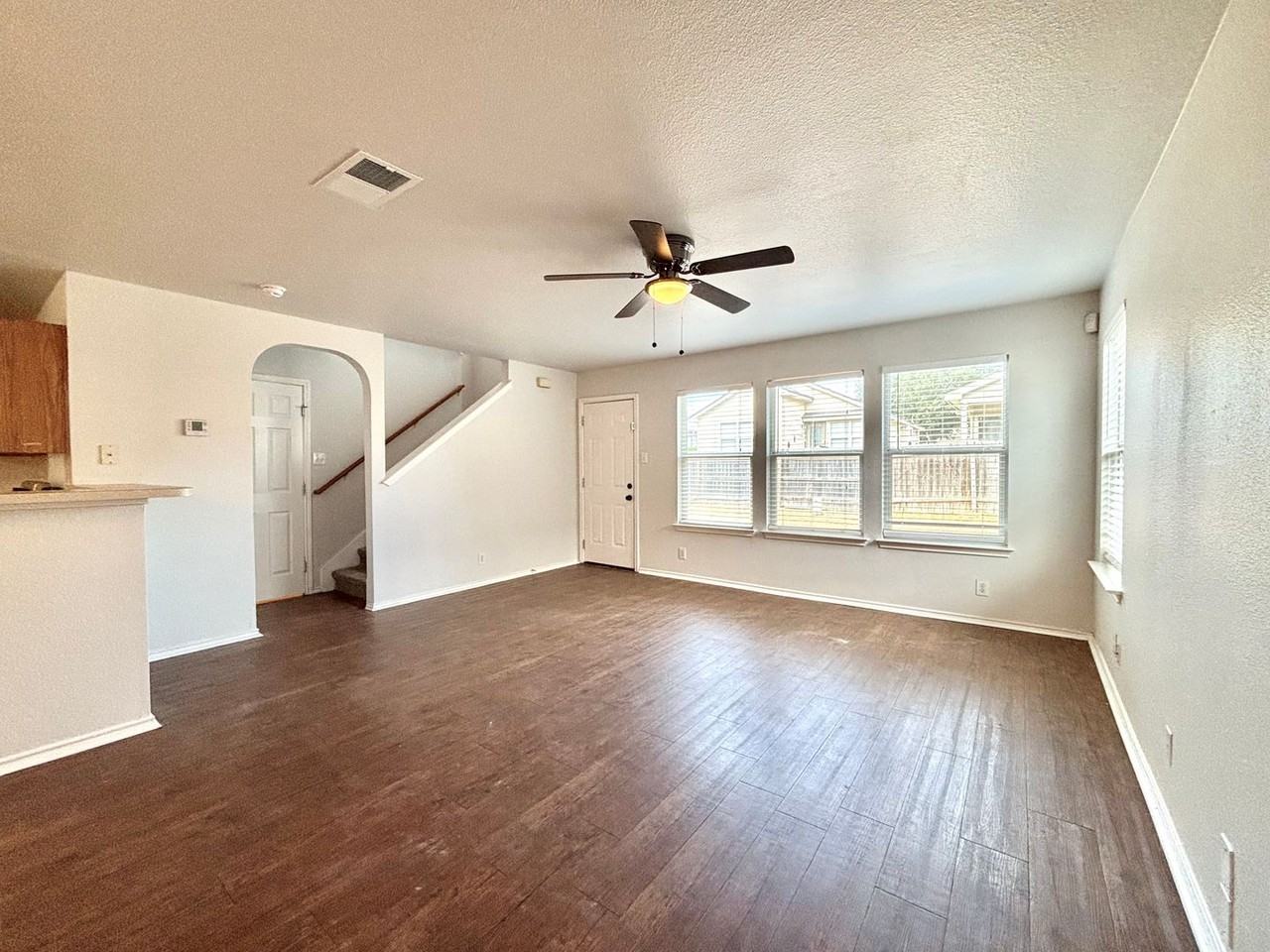4015 Desert Cir - Photo 4 of 17