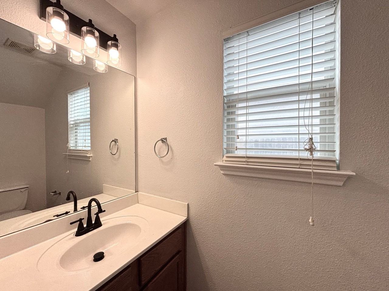 4015 Desert Cir - Photo 5 of 17