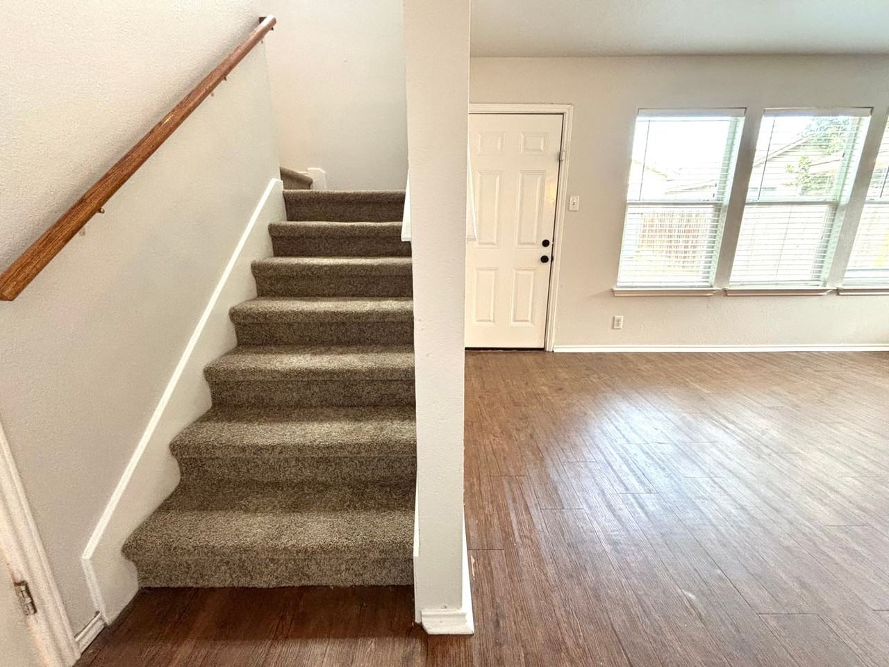 4015 Desert Cir - Photo 6 of 17