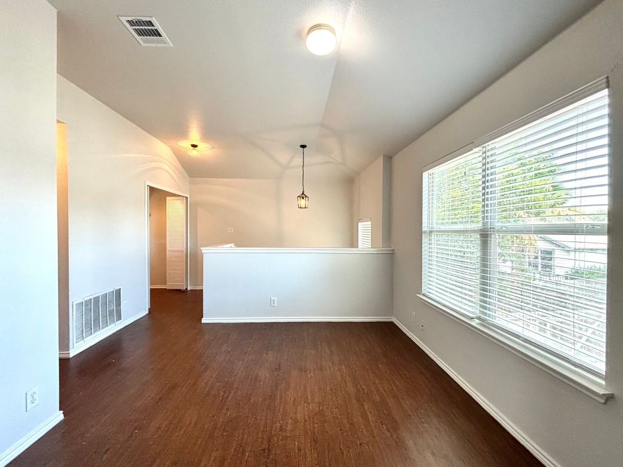 4015 Desert Cir - Photo 7 of 17