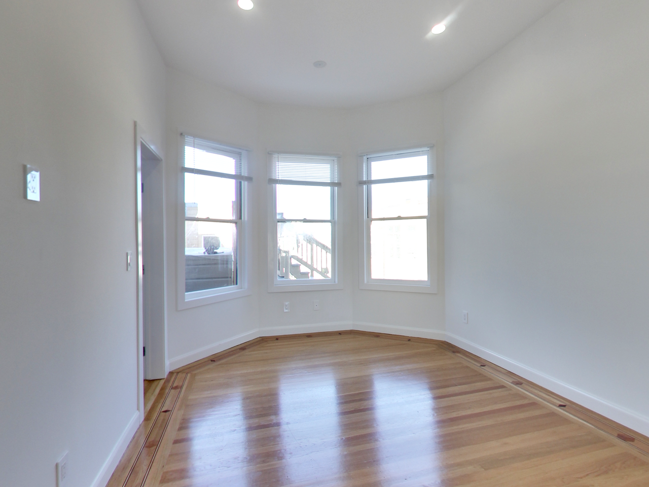 838 Greenwich St - Photo 4 of 24