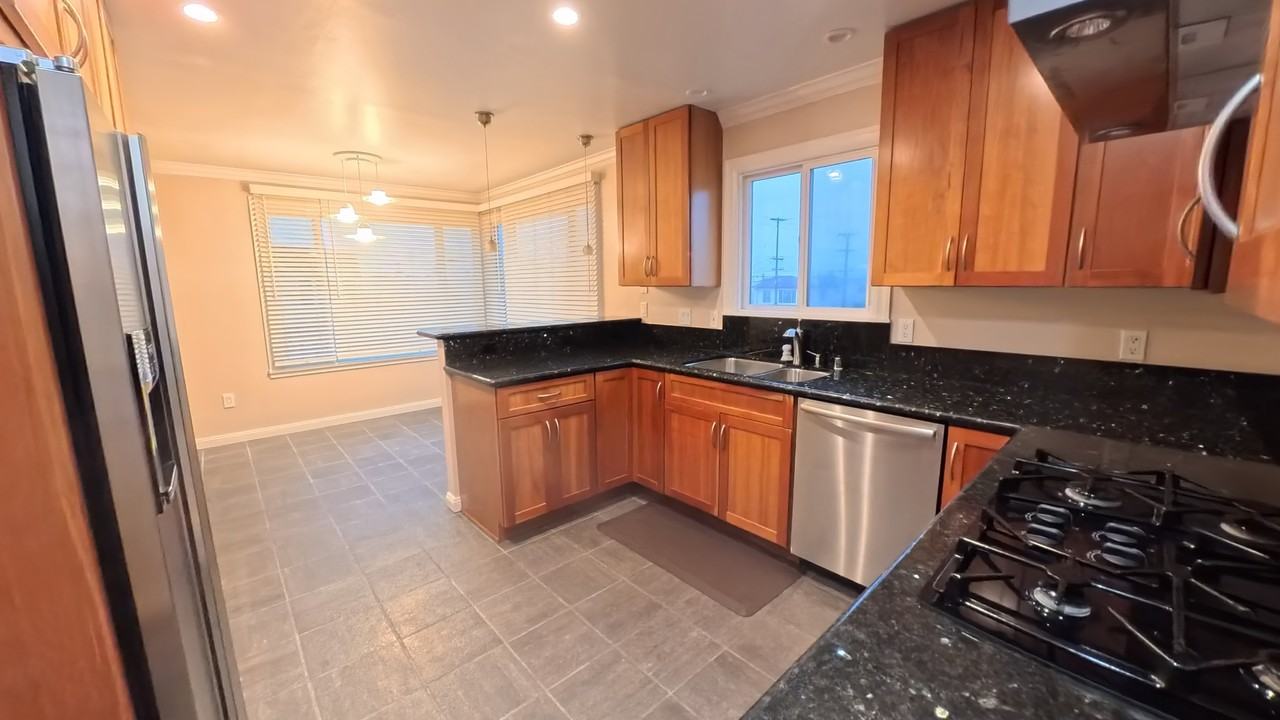 3434 Santiago St - Photo 5 of 31