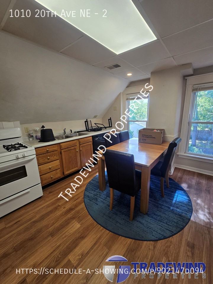 1010 20th Ave Ne #2 - Photo 3 of 15