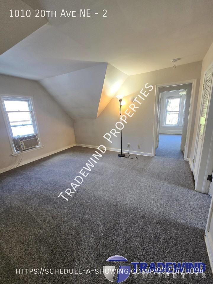 1010 20th Ave Ne #2 - Photo 4 of 15