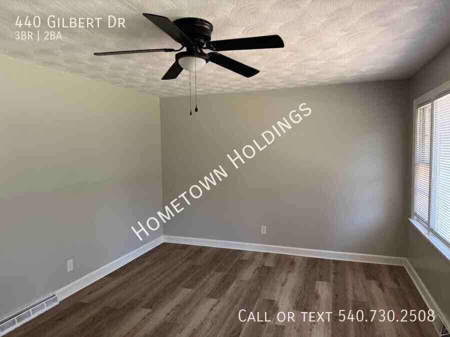 440 Gilbert Dr - Photo 2 of 10
