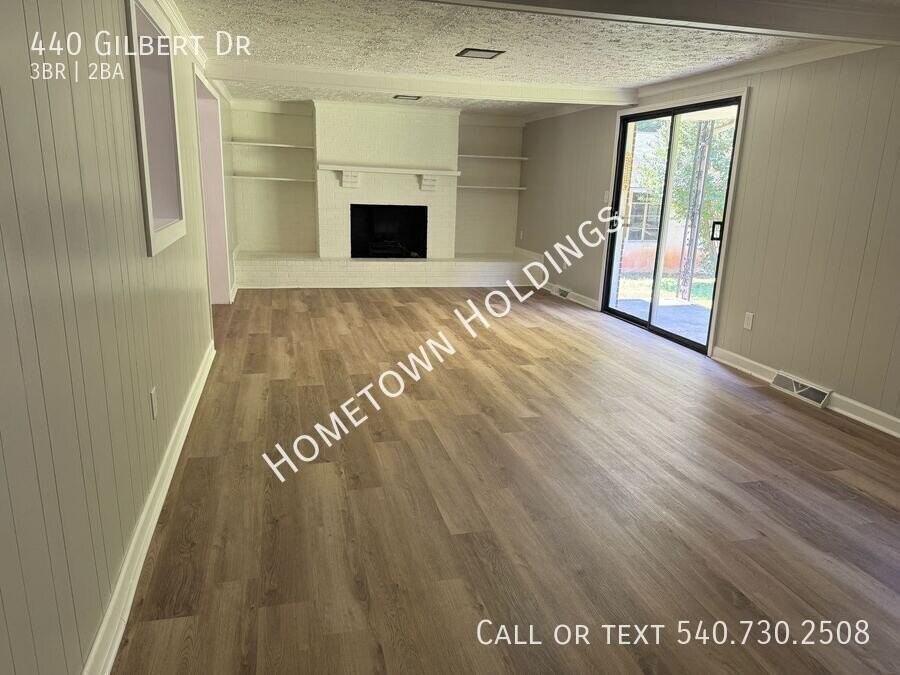 440 Gilbert Dr - Photo 4 of 10