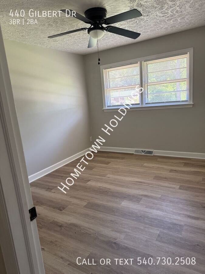 440 Gilbert Dr - Photo 6 of 10