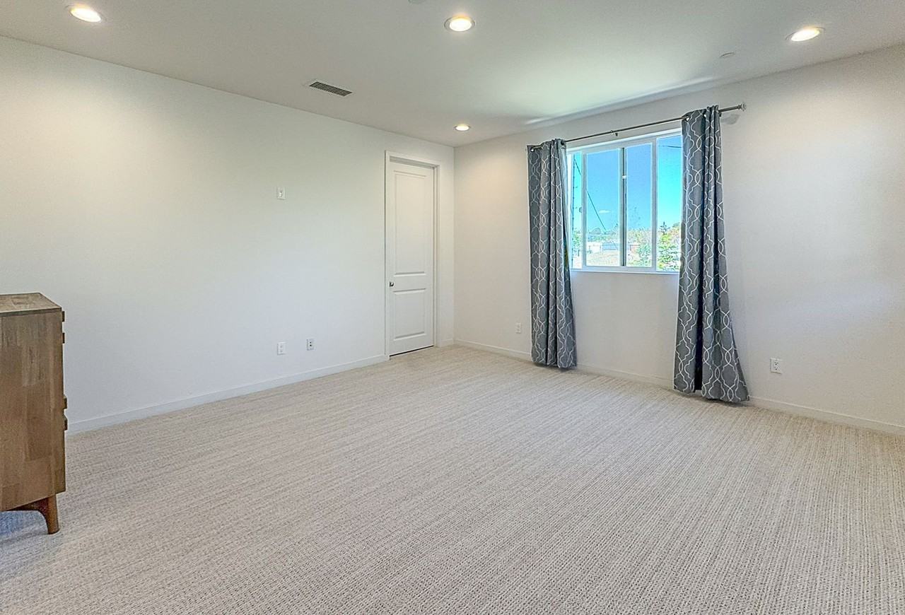 10833 Tabor St - Photo 5 of 17