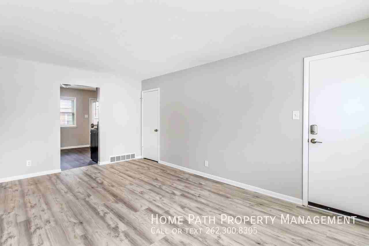 234 W Laflin Ave #3 - Photo 2 of 14