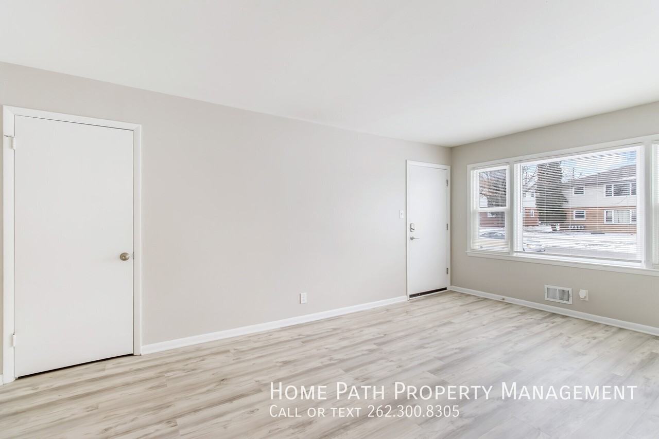 234 W Laflin Ave #3 - Photo 3 of 14