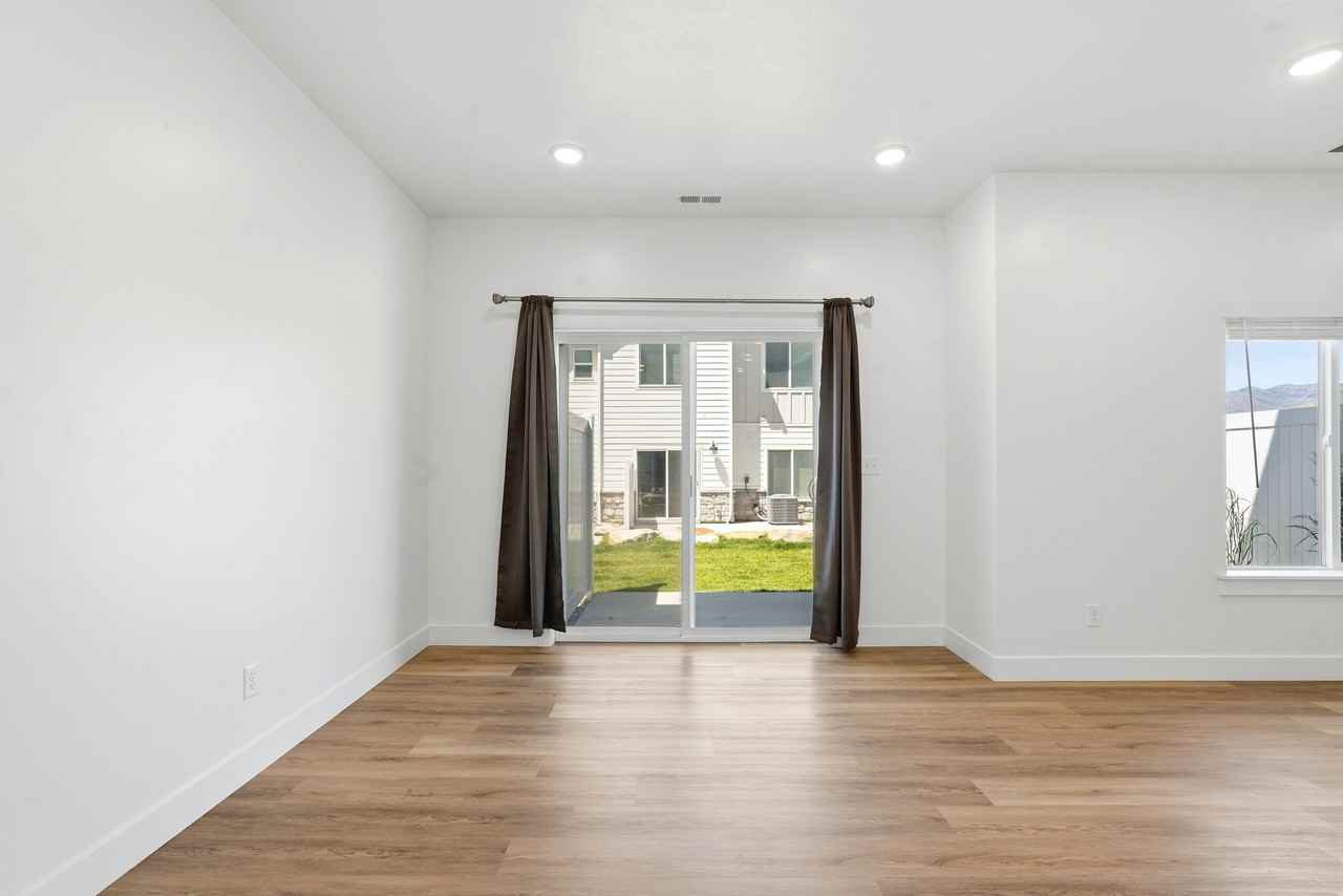 613 W 550 N - Photo 6 of 25