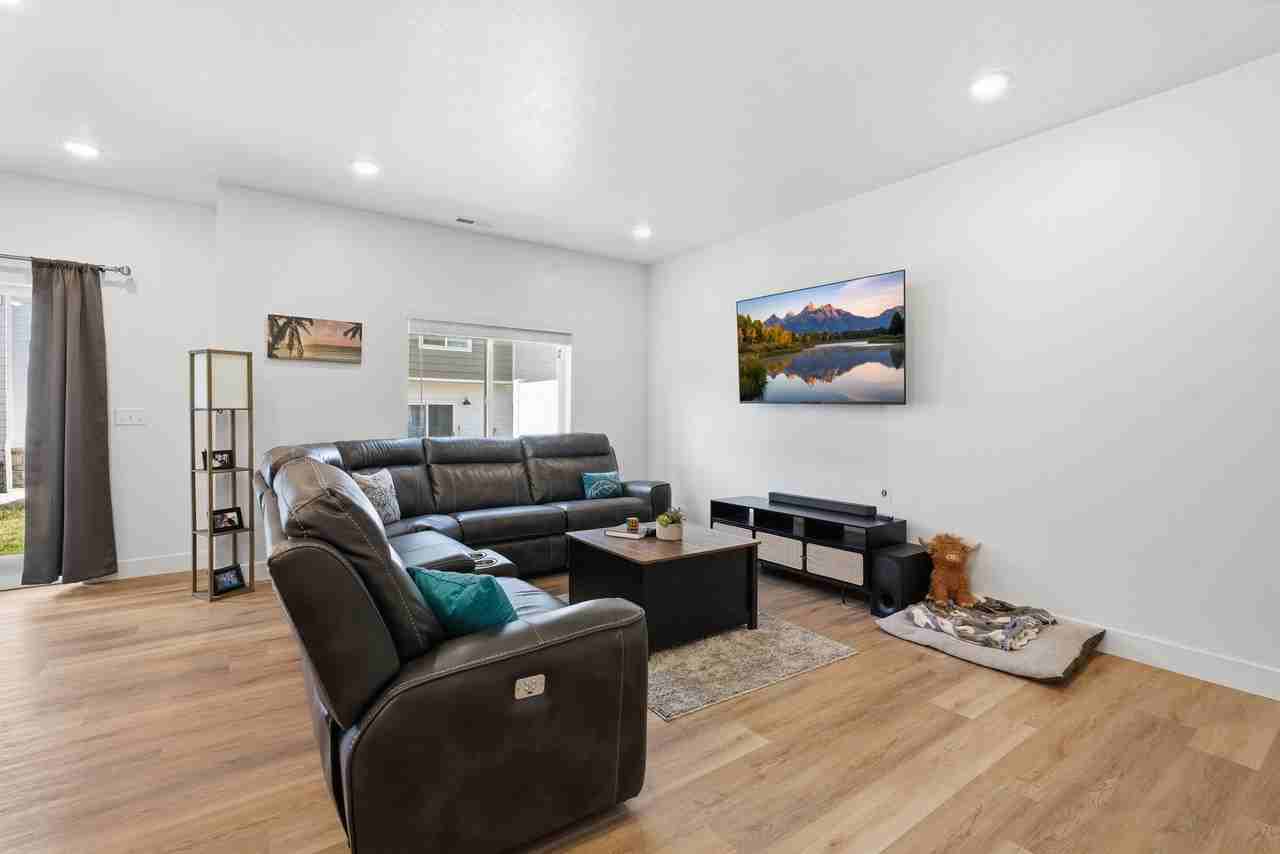 613 W 550 N - Photo 7 of 25