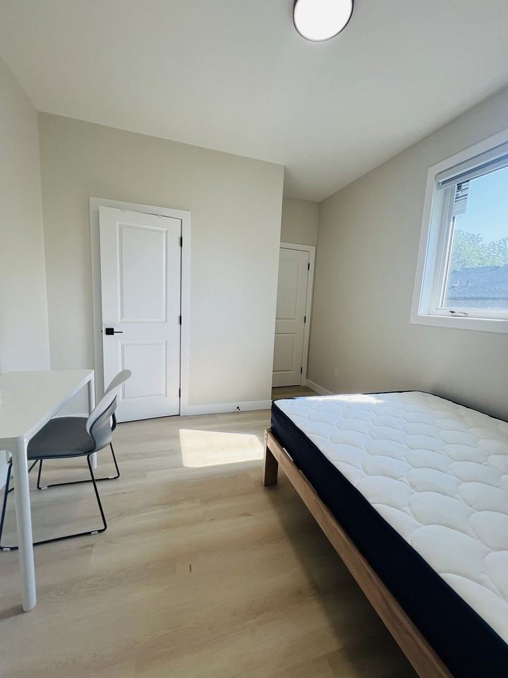 10740 78 Ave Nw - Photo 4 of 8