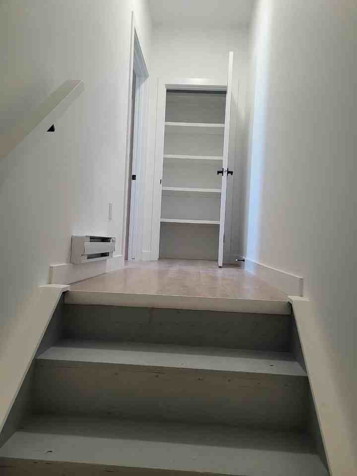 612 Whitehorn Way Ne - Photo 2 of 9
