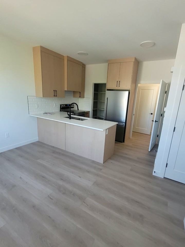 612 Whitehorn Way Ne - Photo 3 of 9