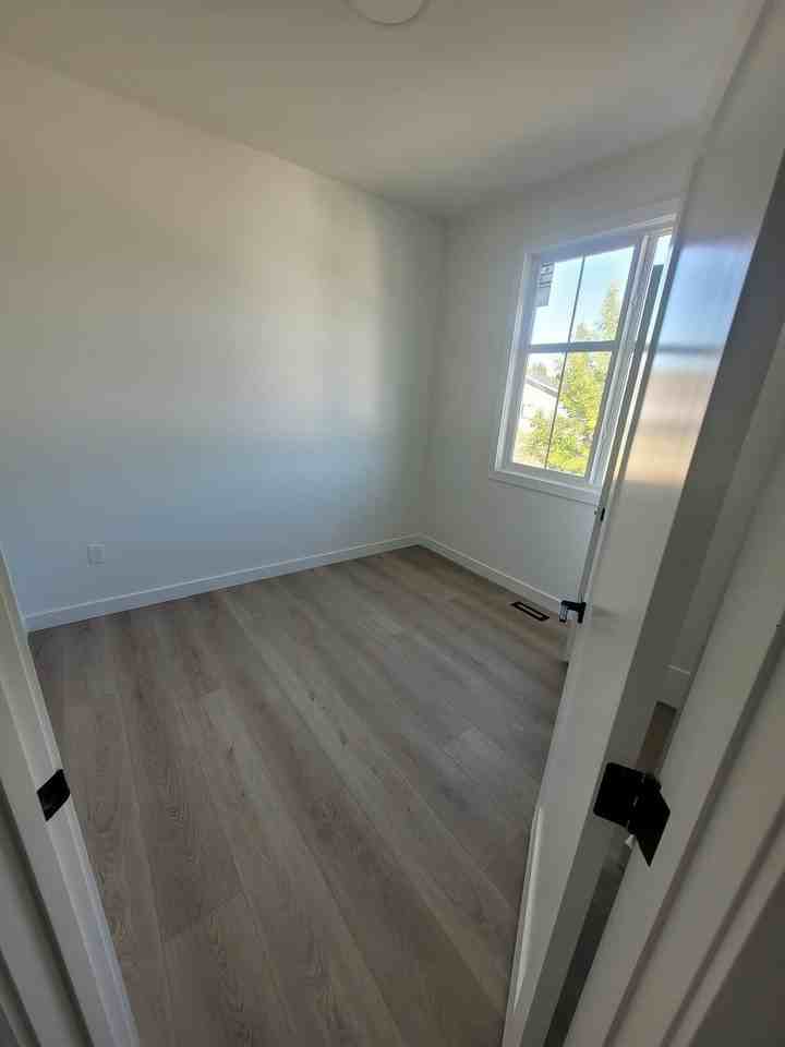 612 Whitehorn Way Ne - Photo 7 of 9