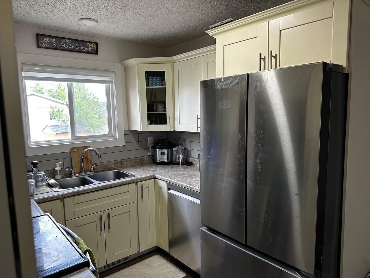 3714 43 Ave Nw - Photo 3 of 8
