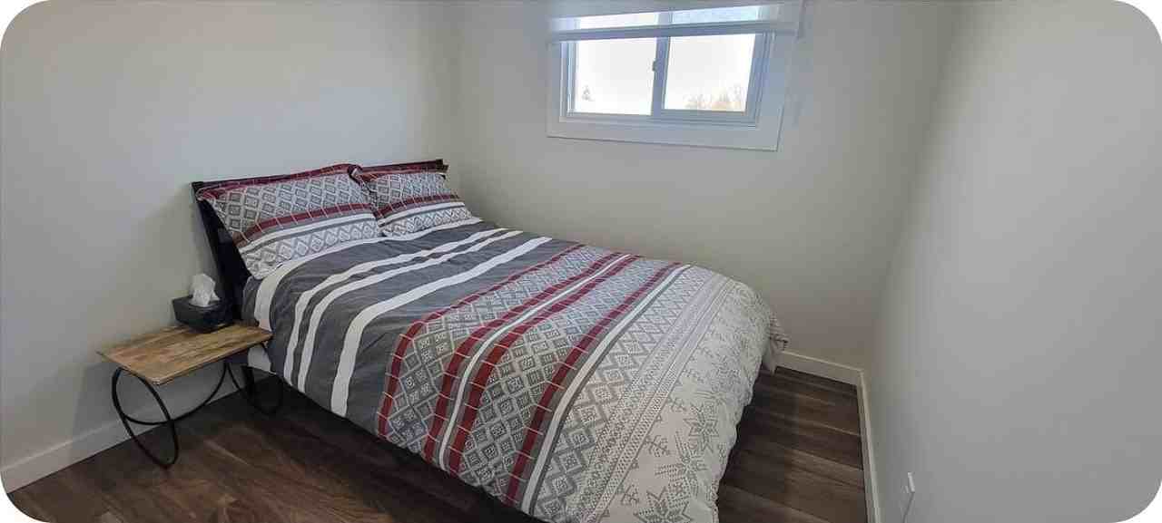 3714 43 Ave Nw - Photo 7 of 8