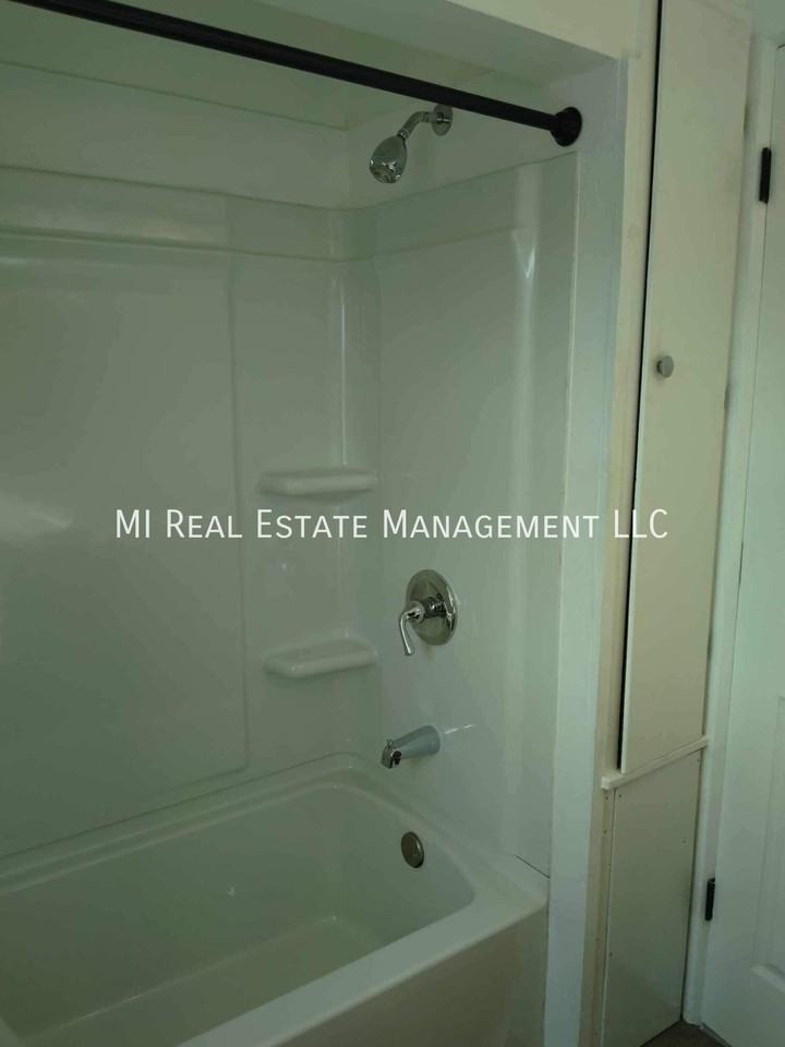217 W Cass St Apt 2e - Photo 3 of 11
