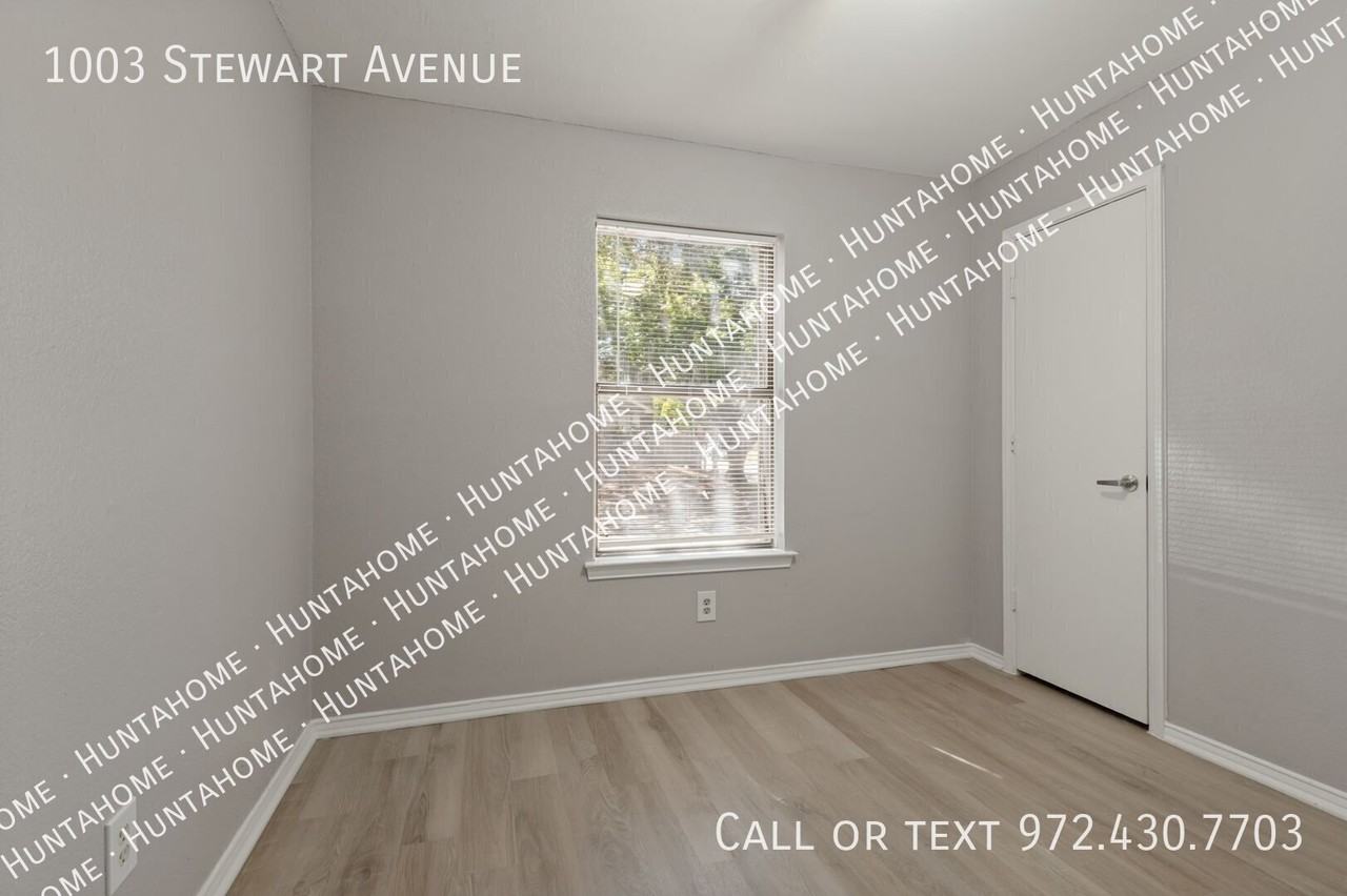 1003 Stewart Ave - Photo 5 of 12