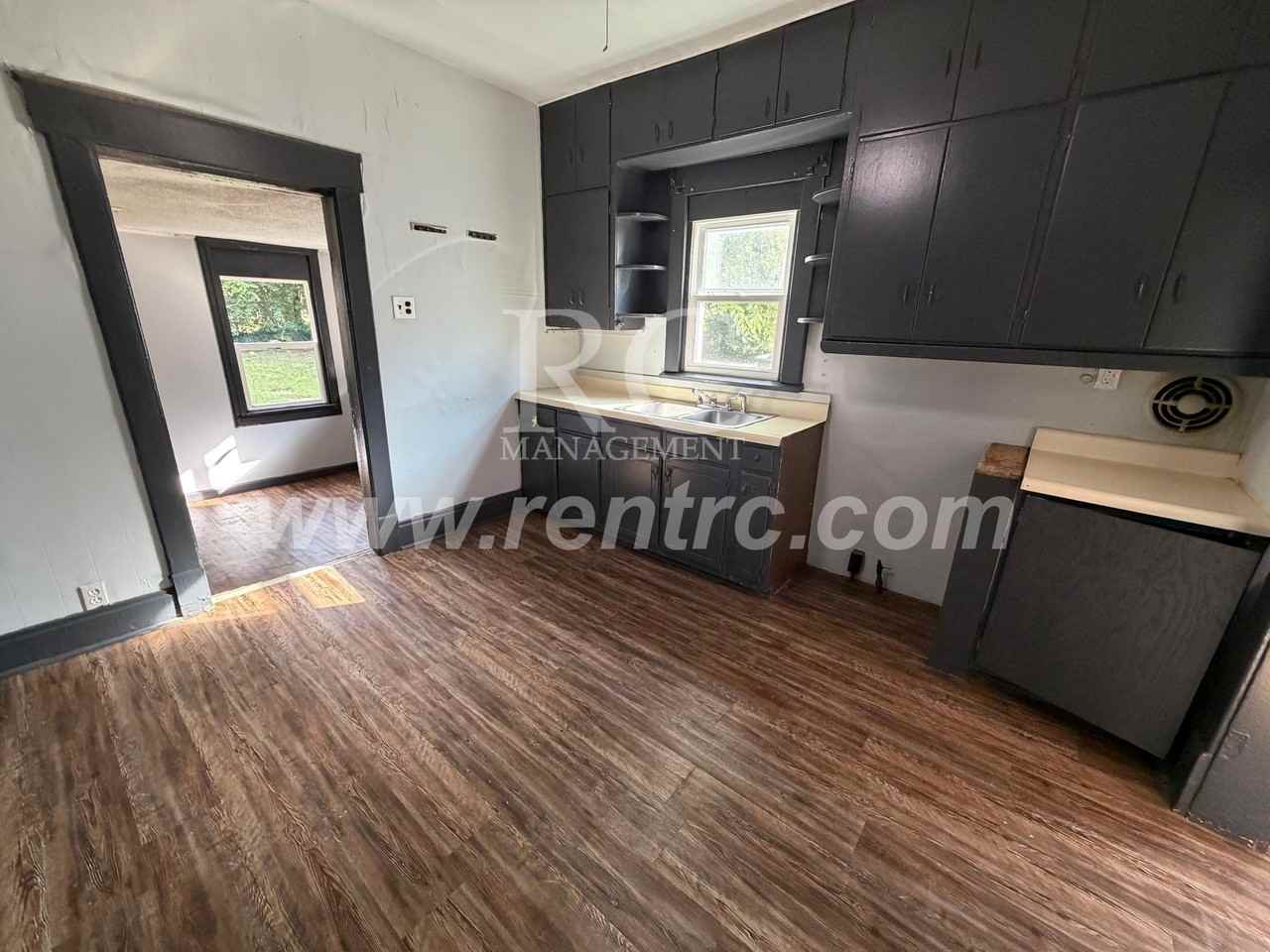 835 Johnson St - Photo 3 of 13