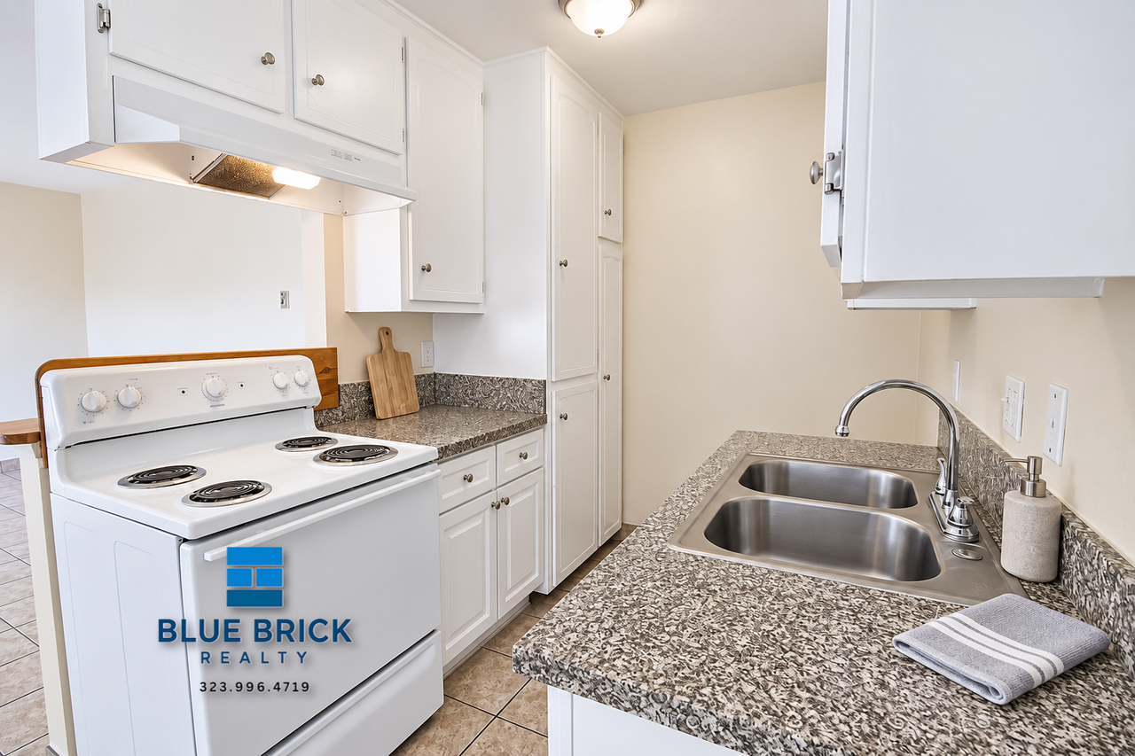 20414 Cohasset St #9 - Photo 2 of 9