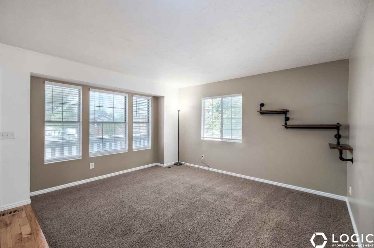 6427 S Travis James Ln - Photo 4 of 20
