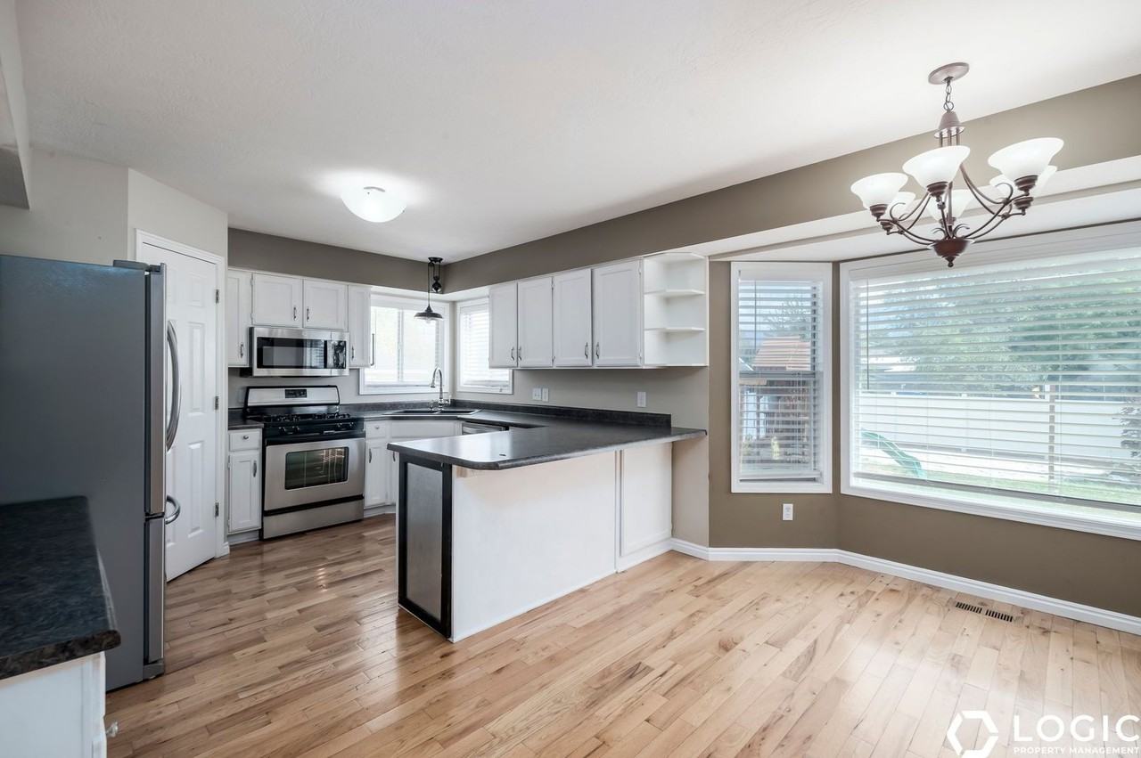 6427 S Travis James Ln - Photo 5 of 20
