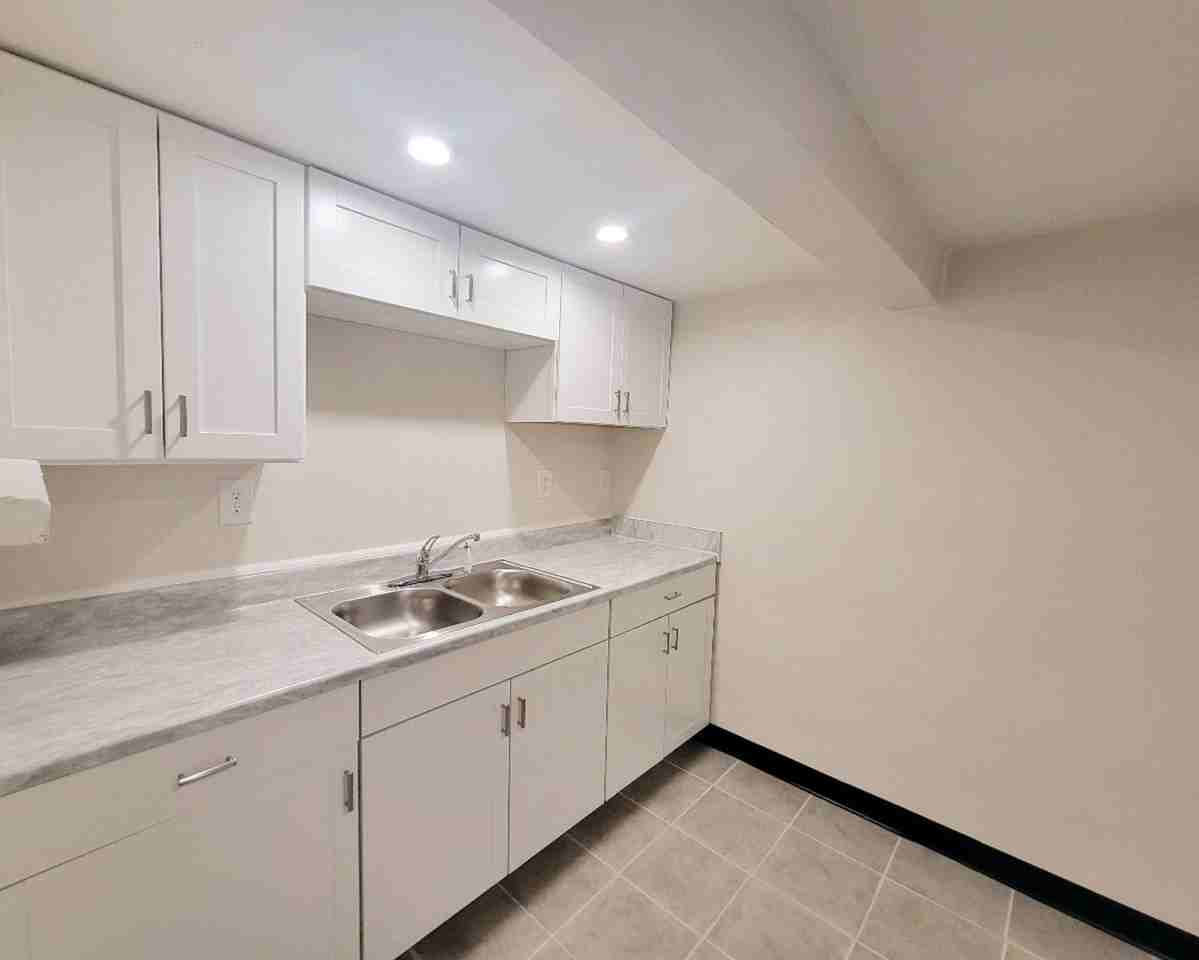 805 S Logan Ave #102 - Photo 2 of 10