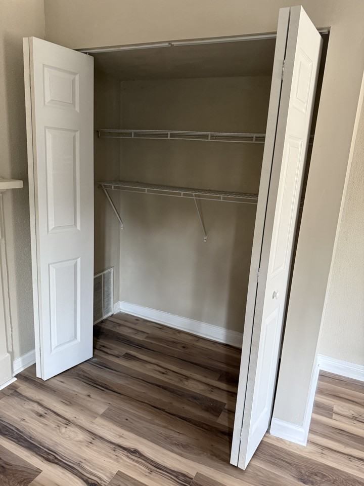 1752 W Oak St - Photo 7 of 7
