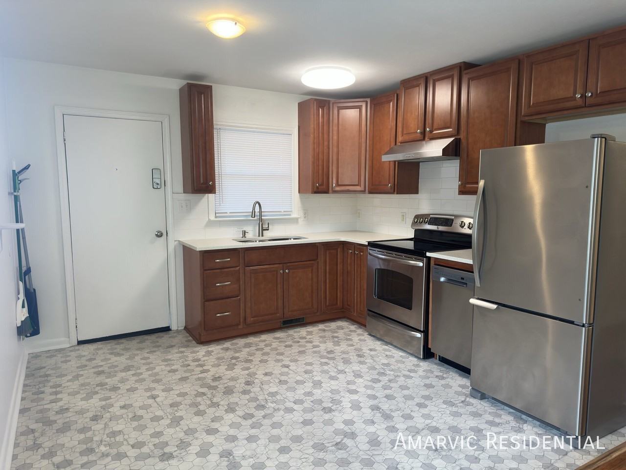 224 Adams St - Photo 6 of 20