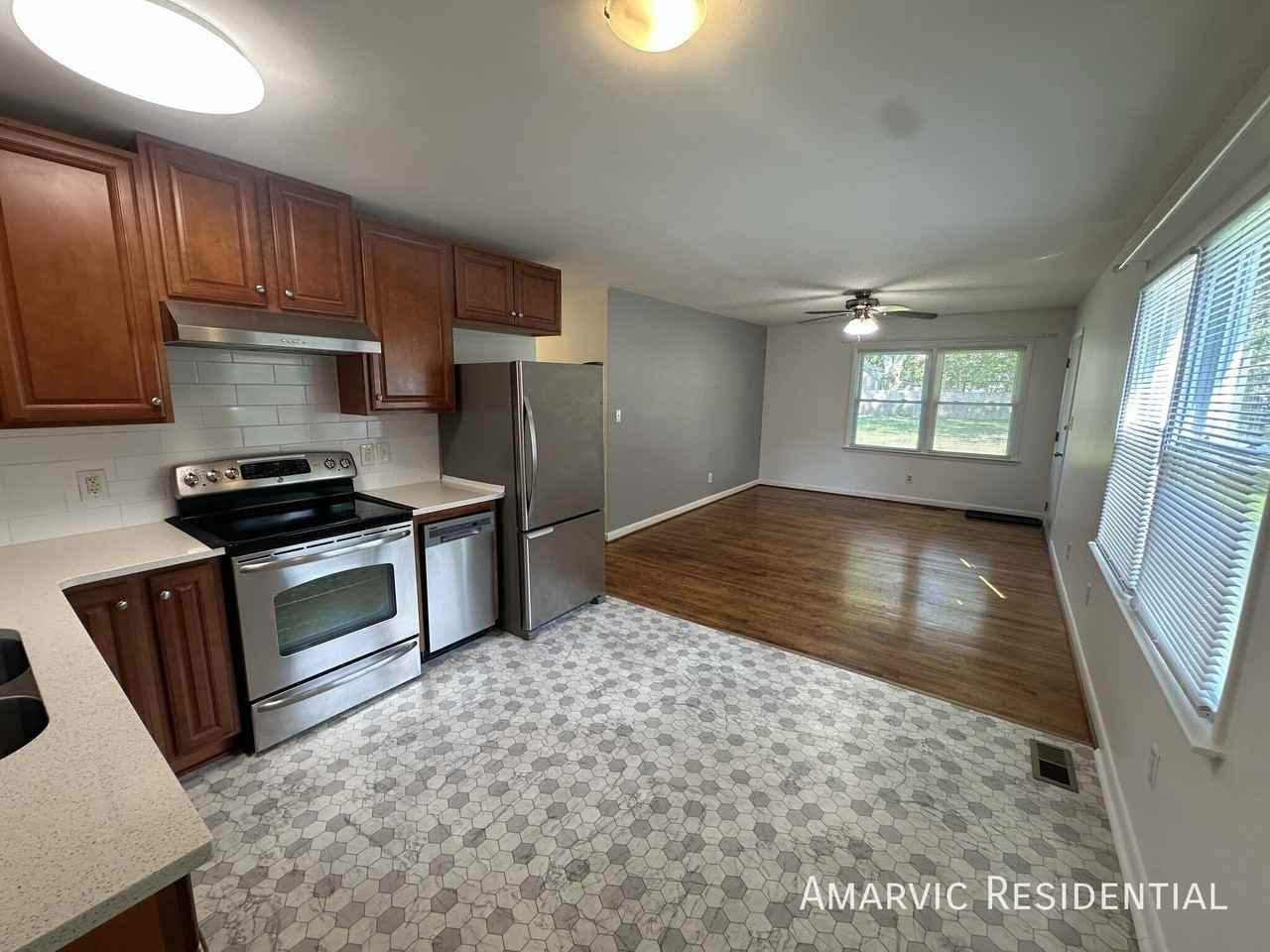 224 Adams St - Photo 7 of 20