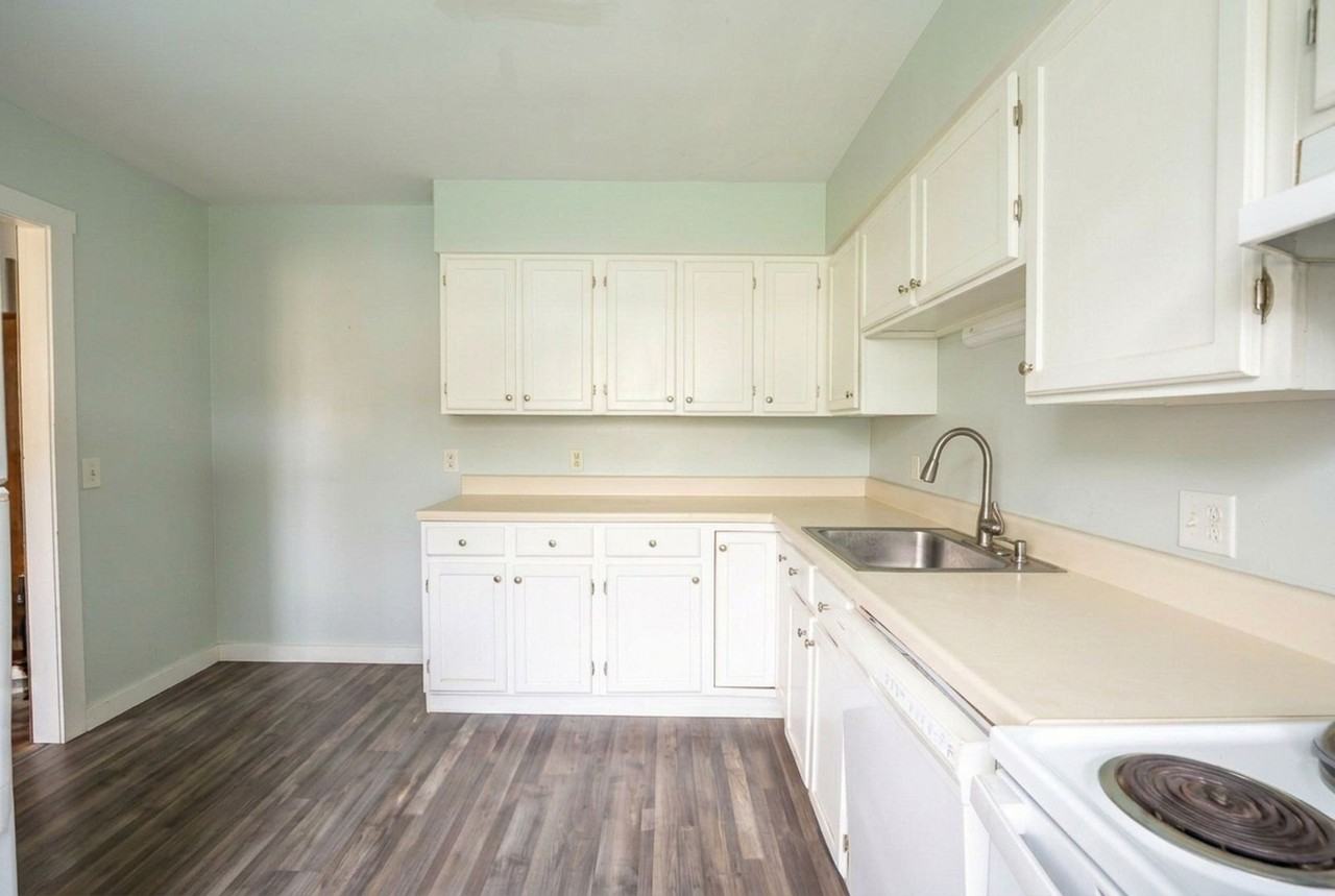 274 Parliament Cir - Photo 3 of 12