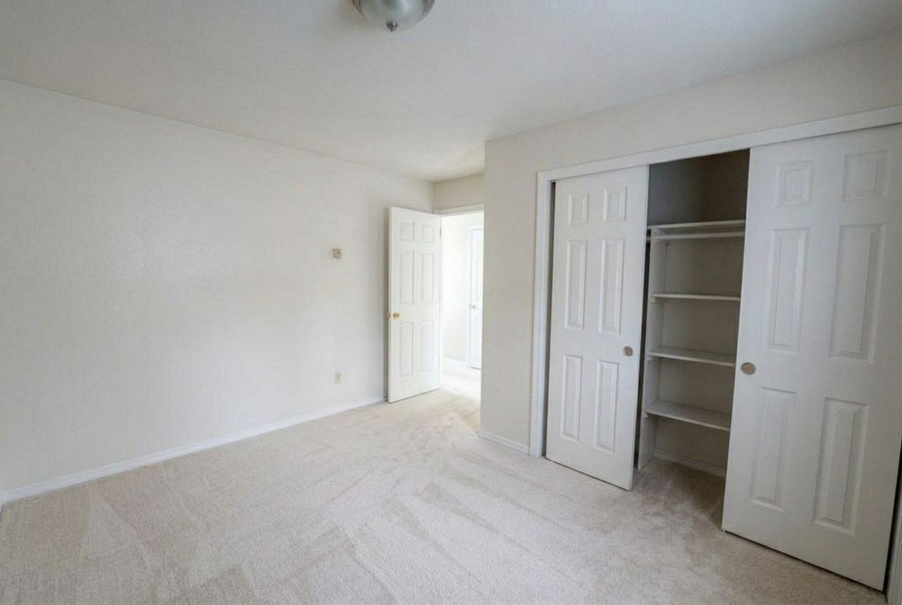 274 Parliament Cir - Photo 7 of 12