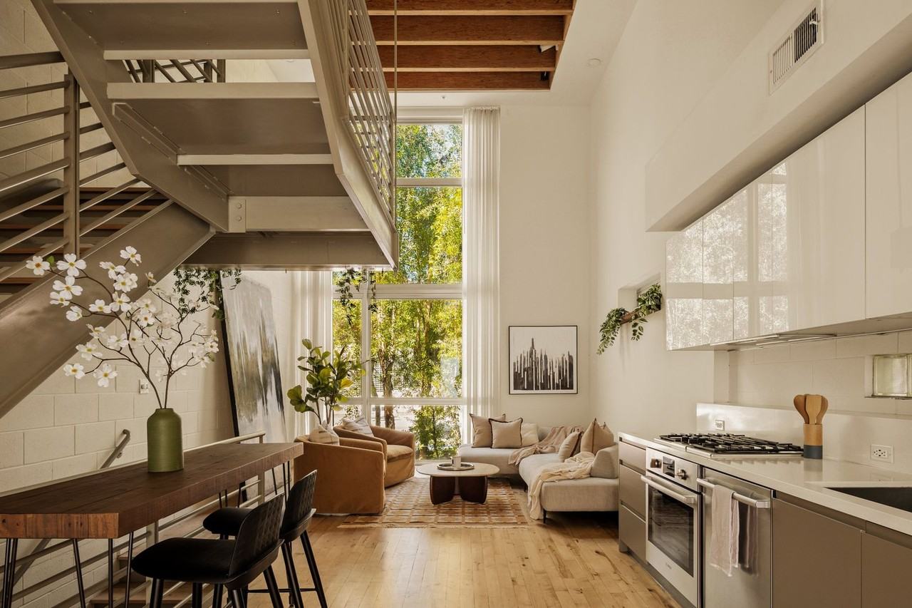 3450 Cahuenga Blvd W #907 - Photo 2 of 27