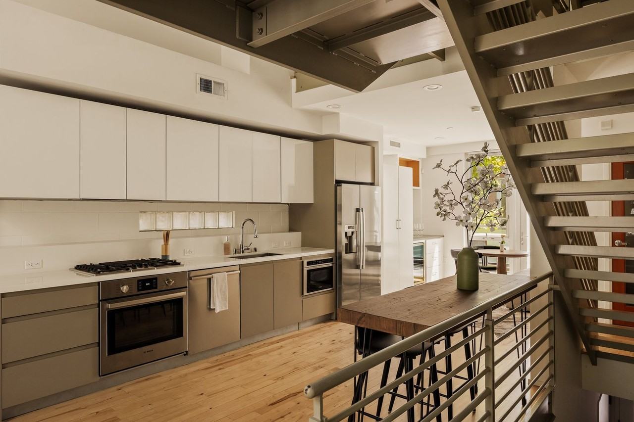 3450 Cahuenga Blvd W #907 - Photo 6 of 27