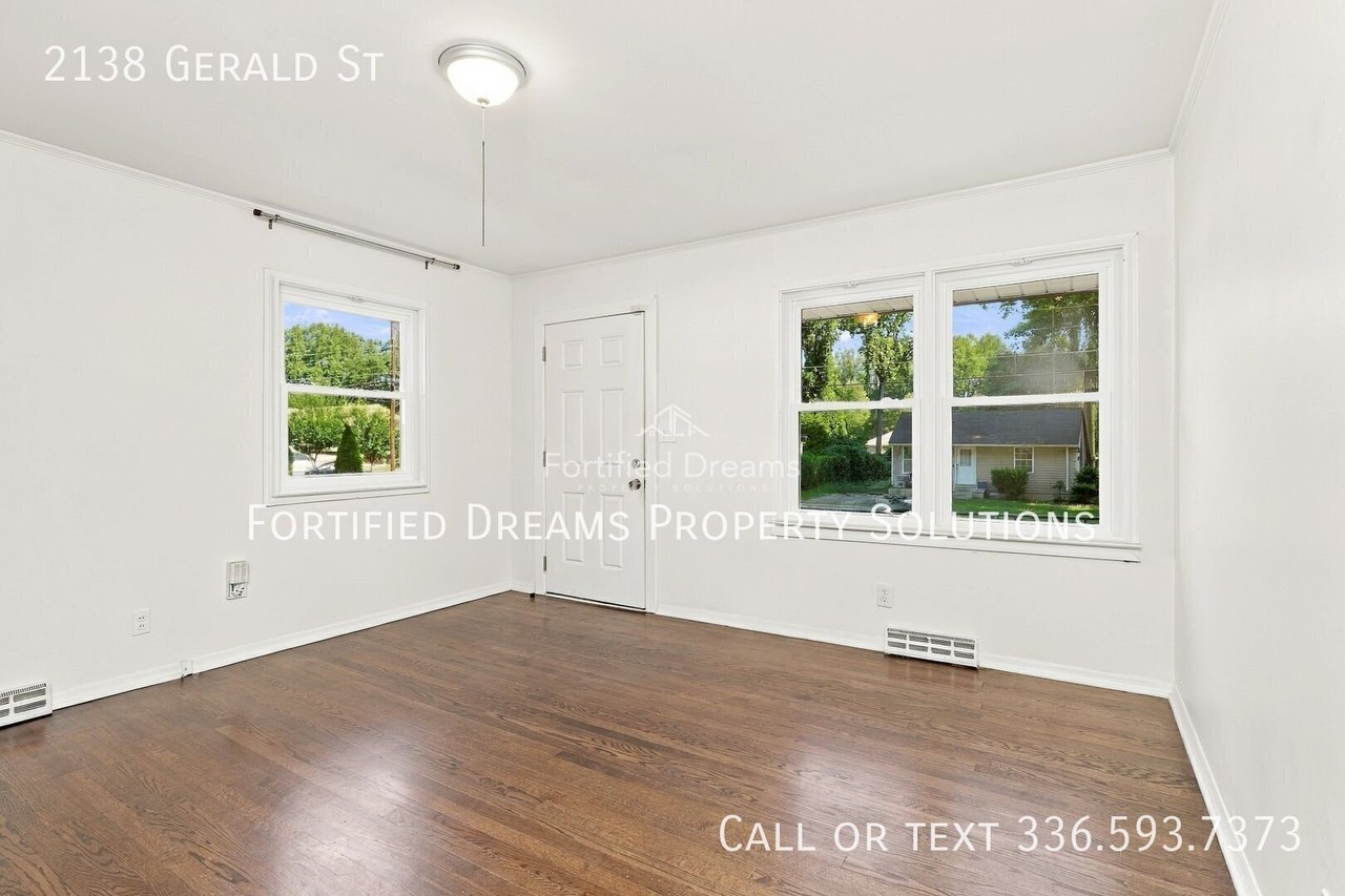2138 Gerald St - Photo 5 of 15