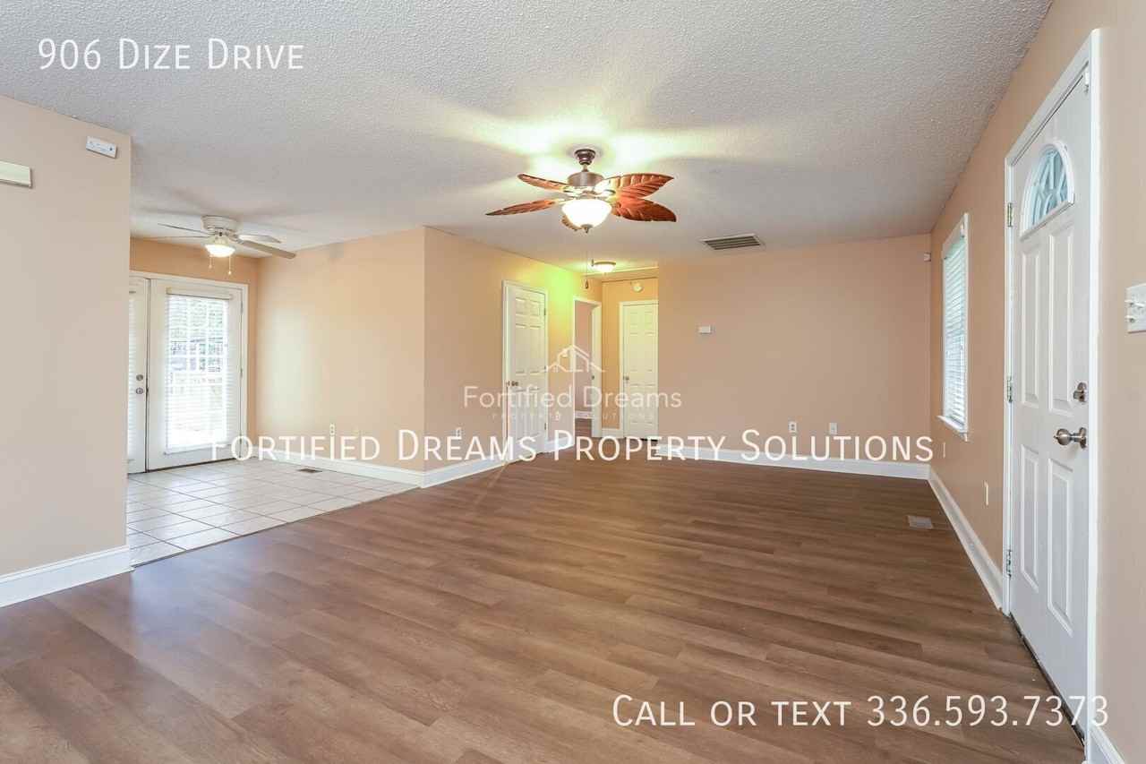 906 Dize Dr - Photo 3 of 21