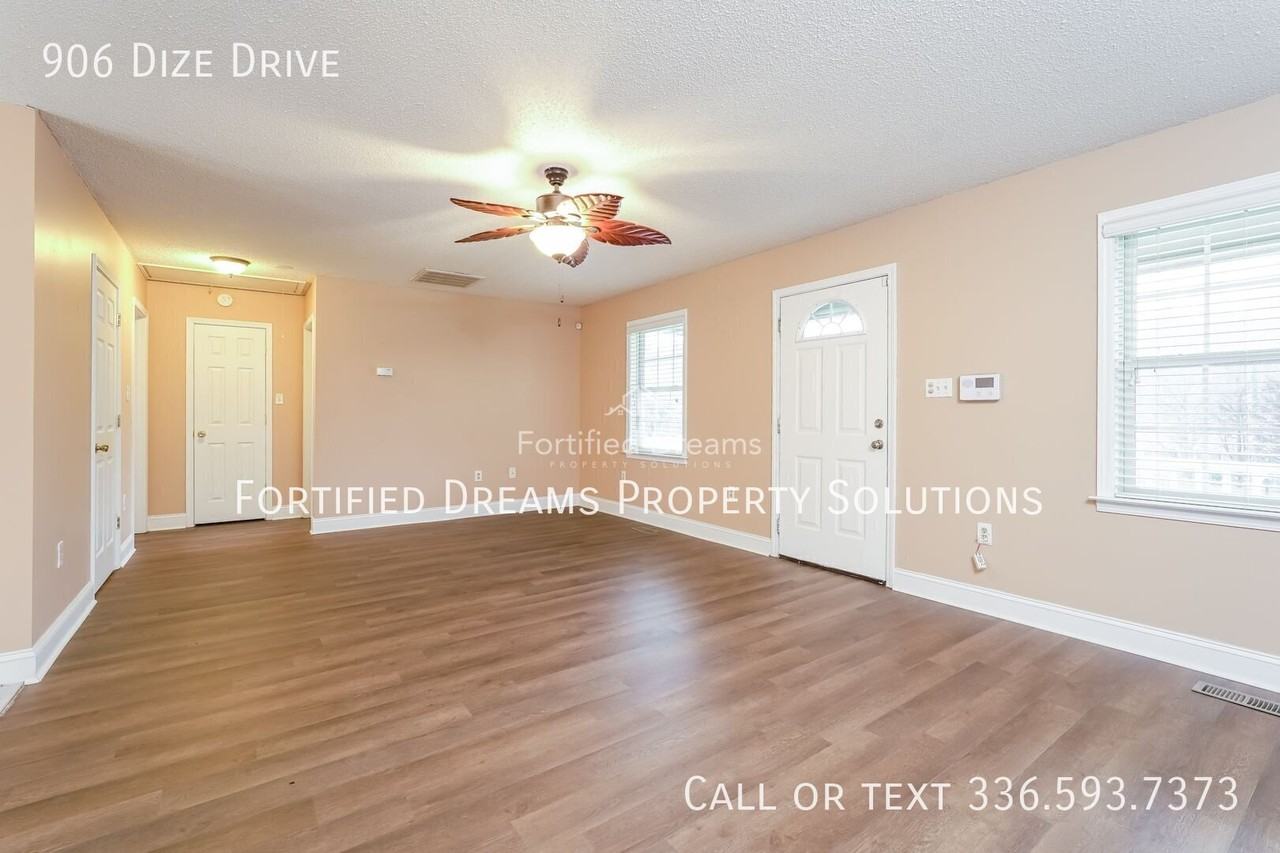 906 Dize Dr - Photo 4 of 21